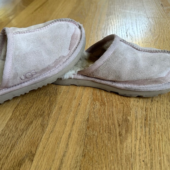Little Girls Uggs Pink Size 1 Classic Slip On Slipper Suede - Picture 5 of 5